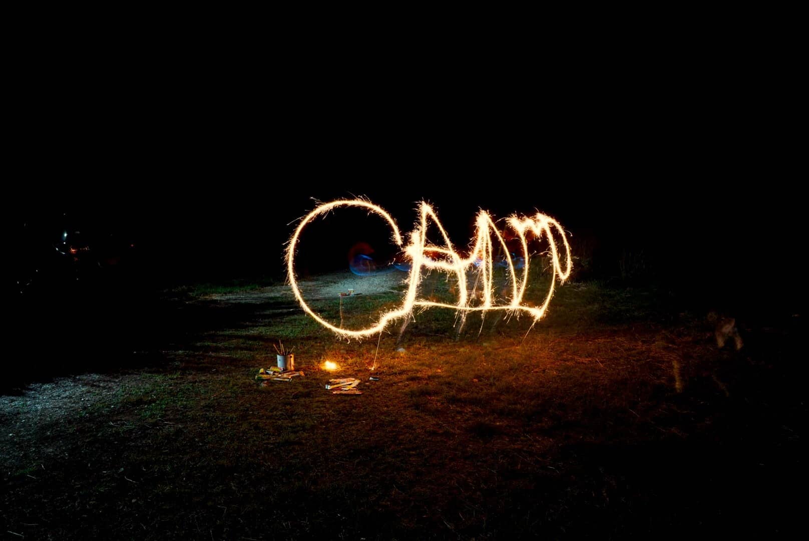 花火文字で「CAMP」