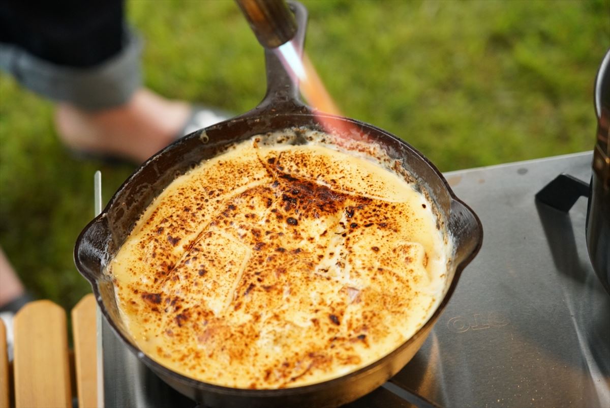 焦げ目のついたチーズ