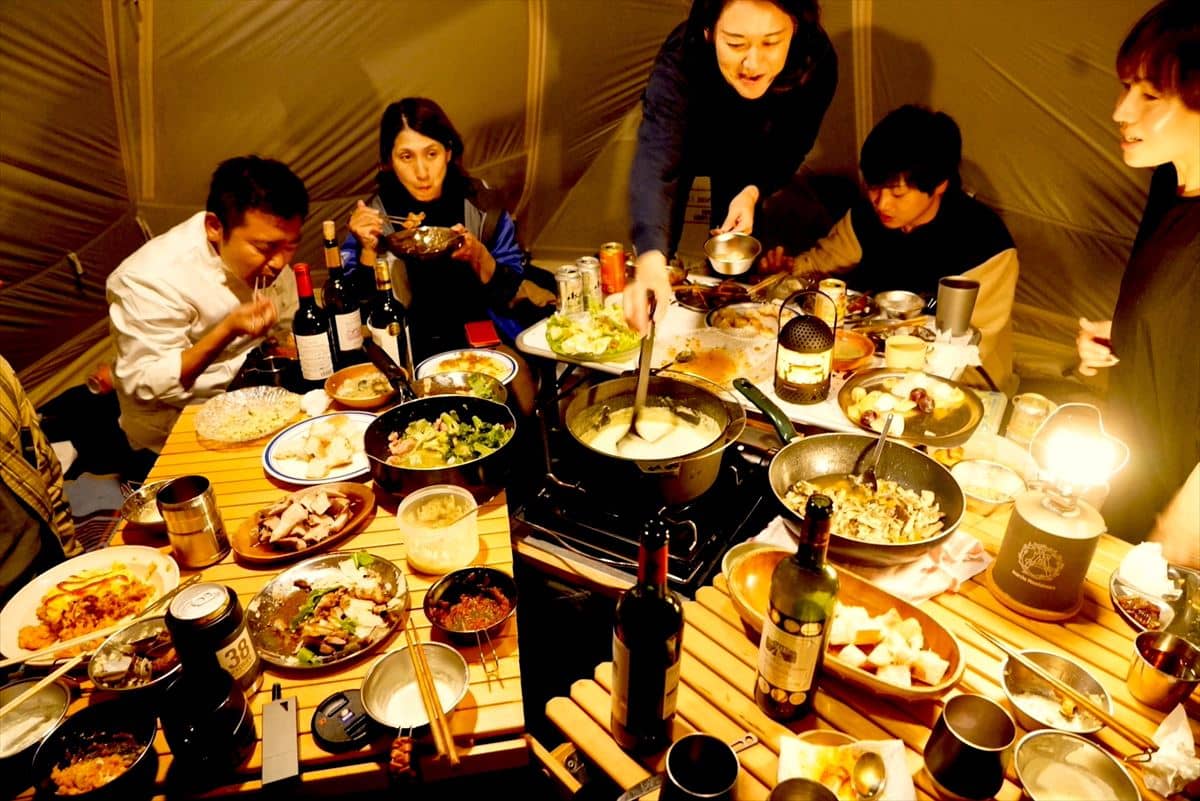 テントで夜ごはん